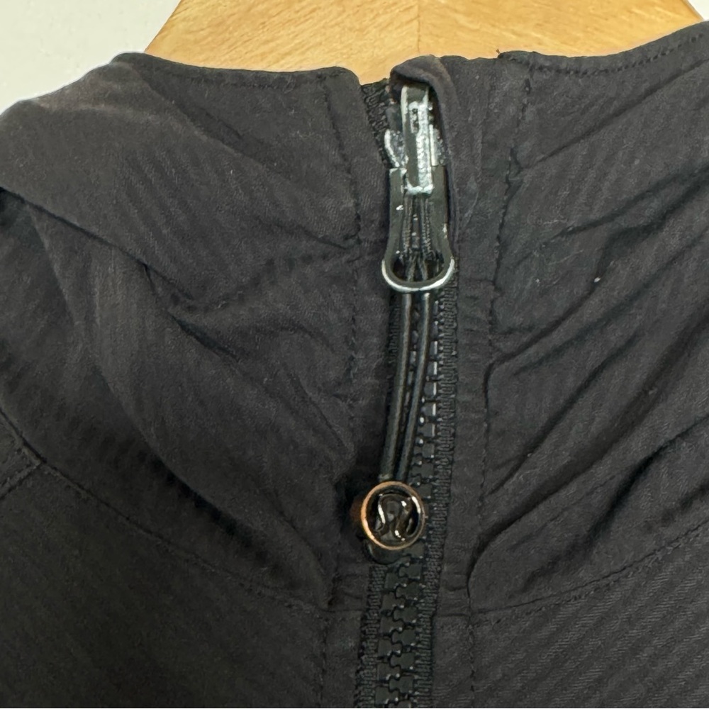 Lululemon In Flux Black Jacket size 2 - Picture 5 of 10